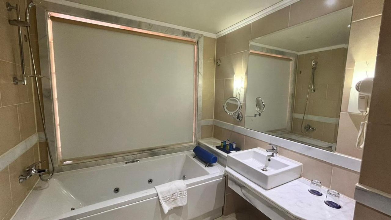 Parrotel Lagoon 5*